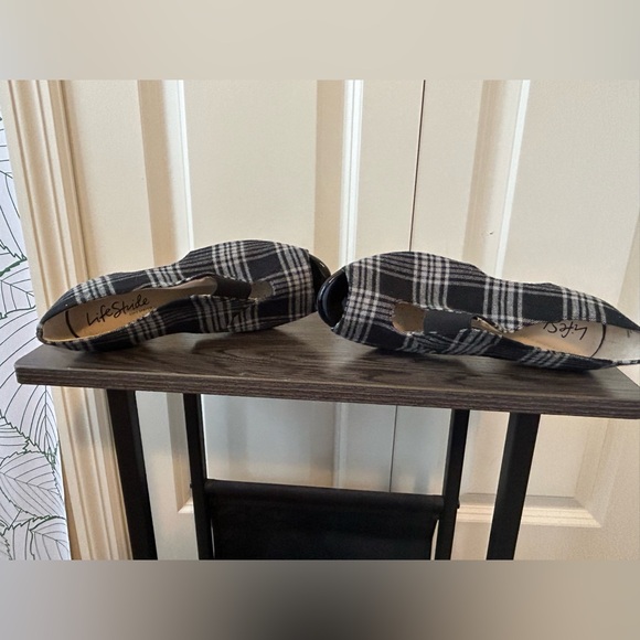 Size 5 Lifestride heels - never worn - Picture 3 of 4